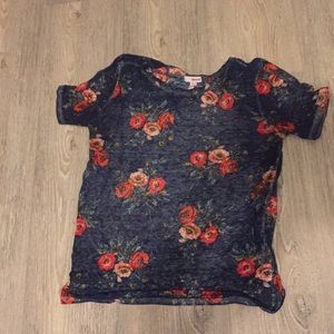 I’m selling a junior shirt or women shirt